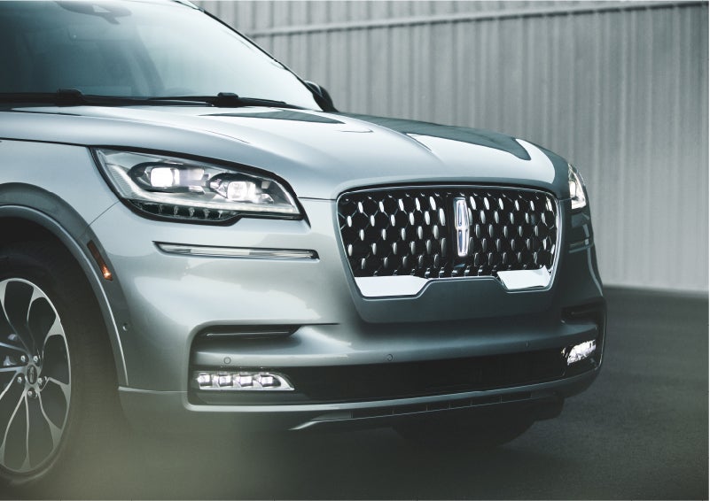 The available adaptive pixel LED headlamps of the 2023 Lincoln Aviator® SUV activated | Empire Lincoln of Huntington in Huntington NY