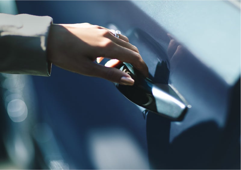A hand gracefully grips the Light Touch Handle of a 2023 Lincoln Aviator® SUV to demonstrate its ease of use | Empire Lincoln of Huntington in Huntington NY