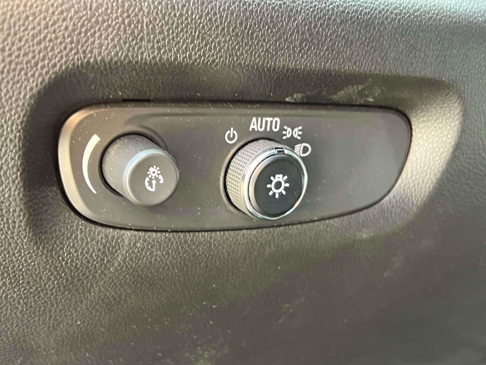 2023 Chevrolet Traverse AWD LT Leather