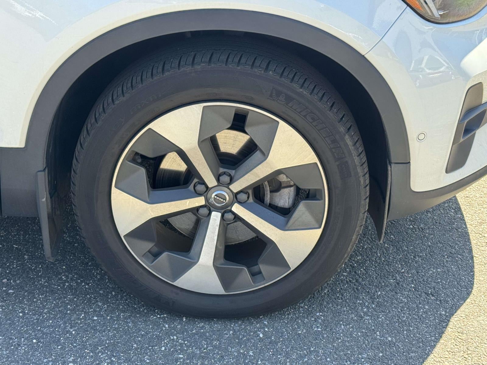 2023 Volvo XC40 B5 Ultimate Bright Theme