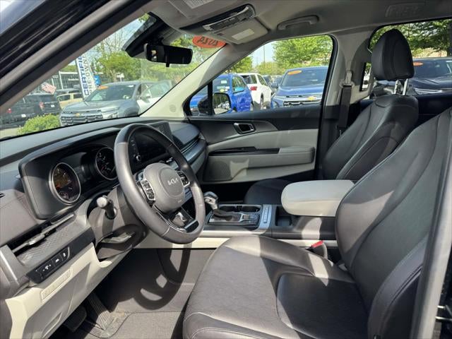 2024 Kia Carnival LX