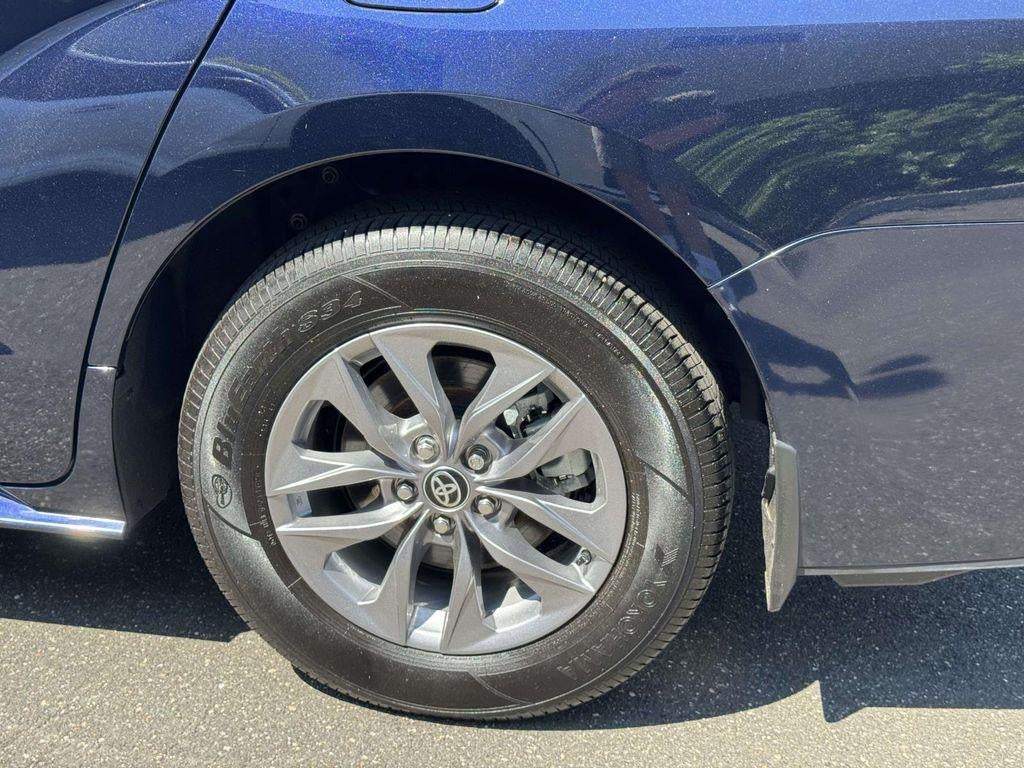 2024 Toyota Sienna LE