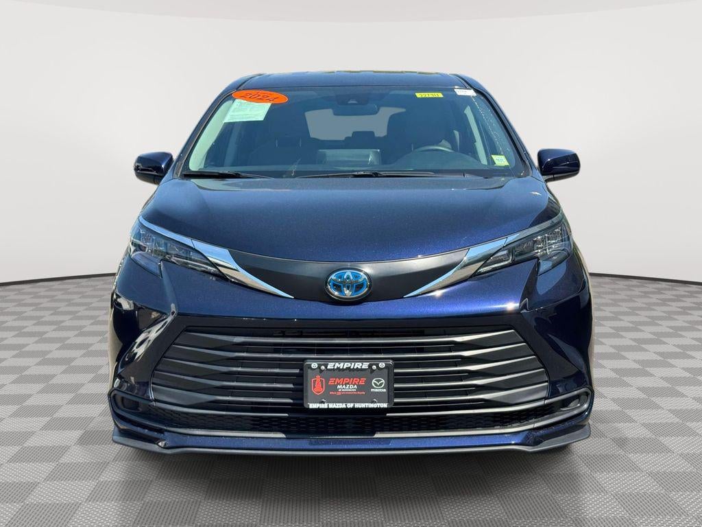 2024 Toyota Sienna LE