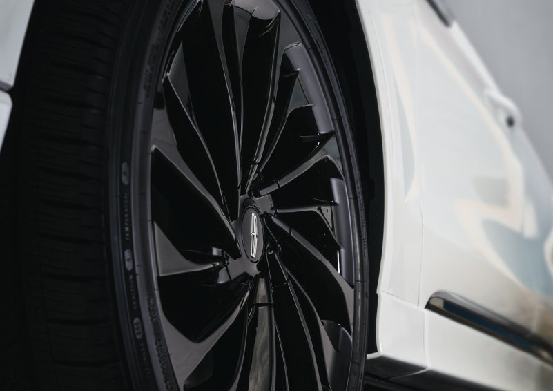 The wheel of the available Jet Appearance package is shown | Empire Lincoln of Huntington in Huntington NY