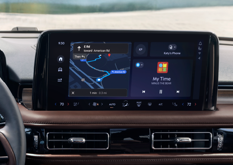 The 13.2-inch LCD touchscreen is showcased. | Empire Lincoln of Huntington in Huntington NY
