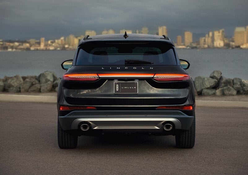 The rear lighting of the 2025 Lincoln Corsair® SUV spans the entire width of the vehicle. | Empire Lincoln of Huntington in Huntington NY