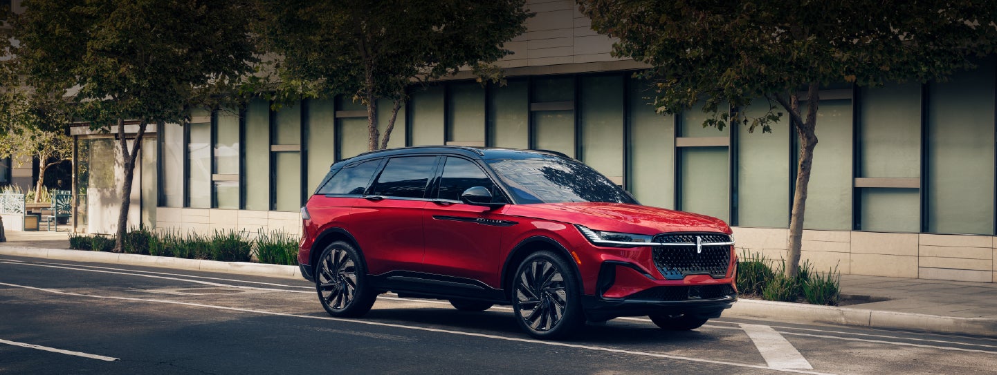 A 2025 Lincoln Nautilus® SUV with an available hybrid powertrain is parked in an urban setting. | Empire Lincoln of Huntington in Huntington NY