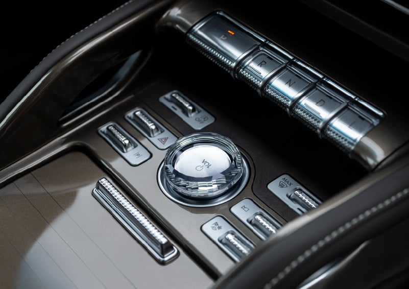 A crystal-inspired volume knob is shown in the center floor console of a 2025 Lincoln Nautilus® SUV. | Empire Lincoln of Huntington in Huntington NY